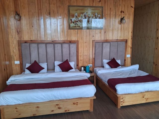 couple-hotel-in-dhanaulti
