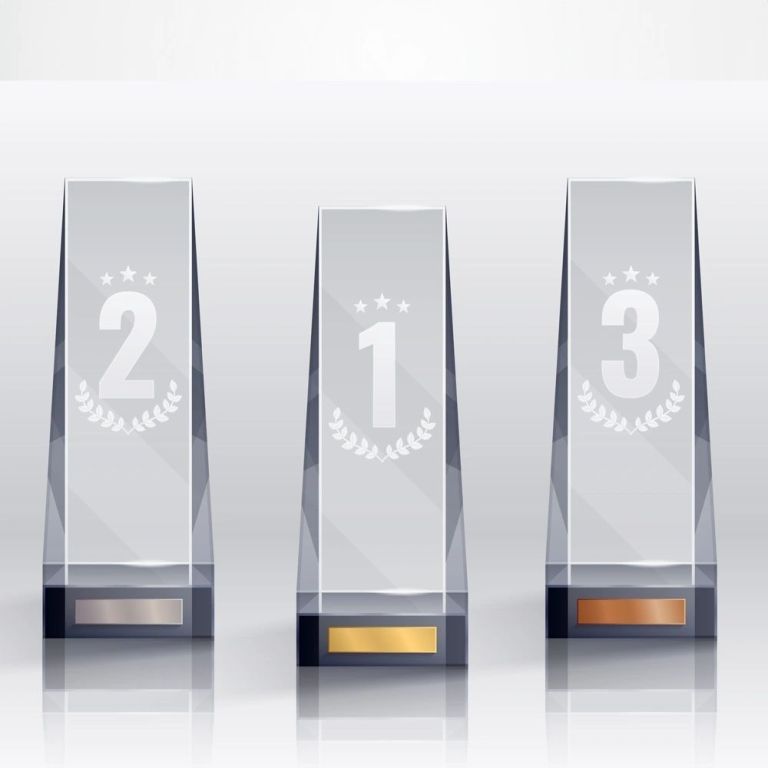 custom-acrylic-awards-quapri-big-0