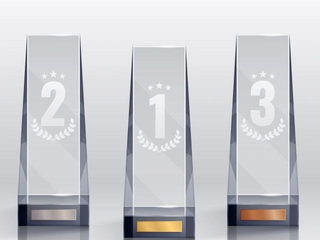 custom-acrylic-awards-quapri