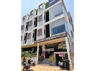 experienced-ayurvedic-doctor-in-varanasi-for-natural-care-small-0