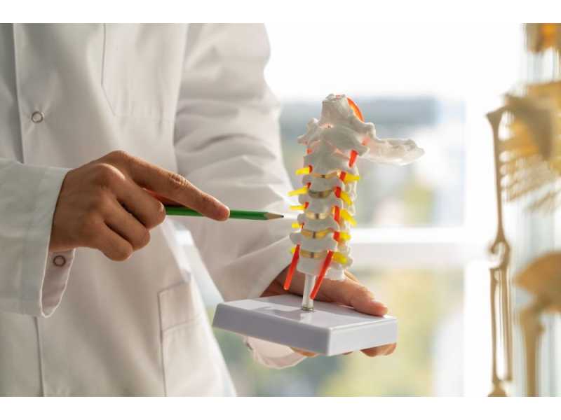 spine-specialist-in-mumbai-for-back-dr-rakesh-dhake-zenspine-small-1