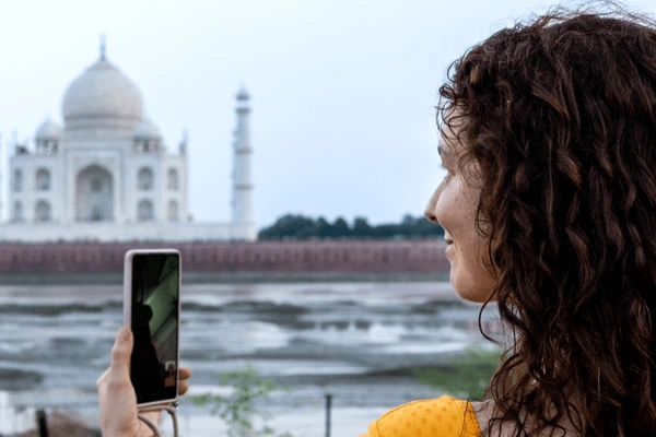 avant-inde-agence-de-voyage-pour-linde-et-lasie-big-0