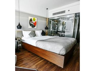hotels-near-juhu-beach-close-to-mumbais-popular-attractions-small-2