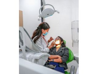 smile-makeovers-in-kerala-for-a-radiant-confident-new-look-small-0
