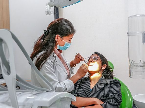 smile-makeovers-in-kerala-for-a-radiant-confident-new-look
