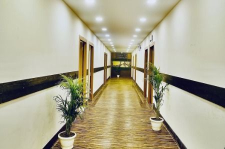 comfortable-hotels-near-gaur-city-noida-you-must-try-big-0