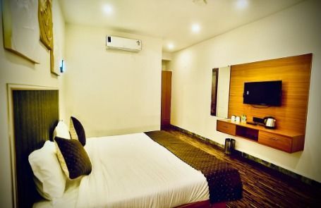 comfortable-hotels-near-gaur-city-noida-you-must-try-big-2