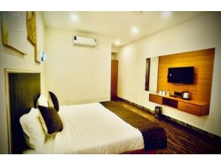 comfortable-hotels-near-gaur-city-noida-you-must-try-small-2