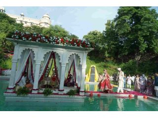 luxury-destination-fort-wedding-in-udaipur-fern-bambora-fort-small-1