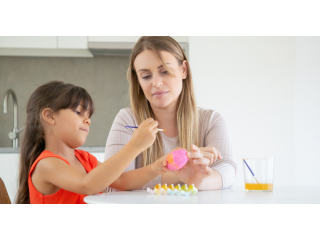 helping-small-hands-growing-minds-thrive-small-0