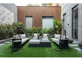interior-fit-out-contractors-la-sorogeeka-small-0
