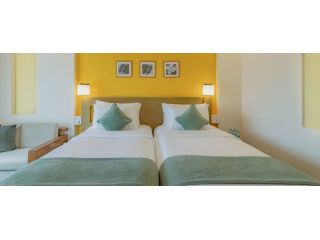 family-hotels-near-mumbai-airport-with-modern-amenities-small-0