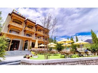 luxury-hotels-in-leh-ladakh-small-0