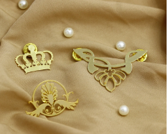 custom-wedding-lapel-pins-for-special-celebrations