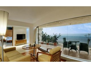 best-hotel-rooms-in-juhu-mumbai-near-beach-and-airport-small-3