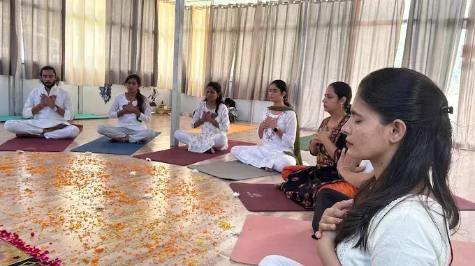 rishikesh-yoga-retreat-in-india-rishiganga-yogshala-big-1
