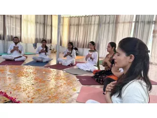 rishikesh-yoga-retreat-in-india-rishiganga-yogshala-small-1