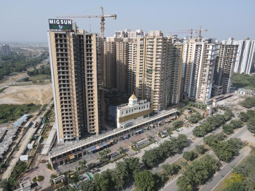 resale-flats-in-gaur-city-1-noida-extension-big-0