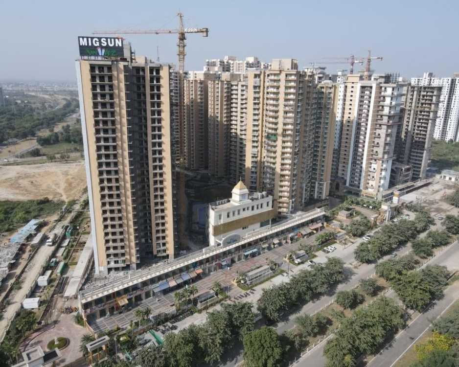 resale-flats-in-gaur-city-1-noida-extension