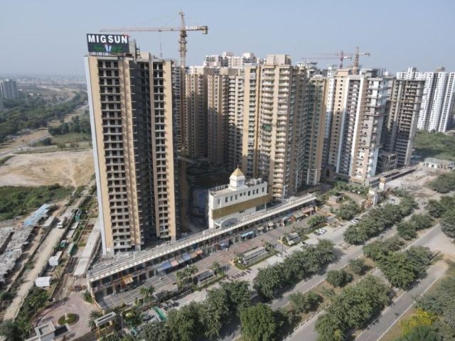 resale-flats-in-gaur-city-1-noida-extension