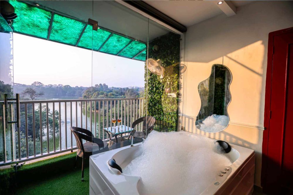 luxury-homestay-in-hauz-khas-for-a-relaxing-stay-big-0