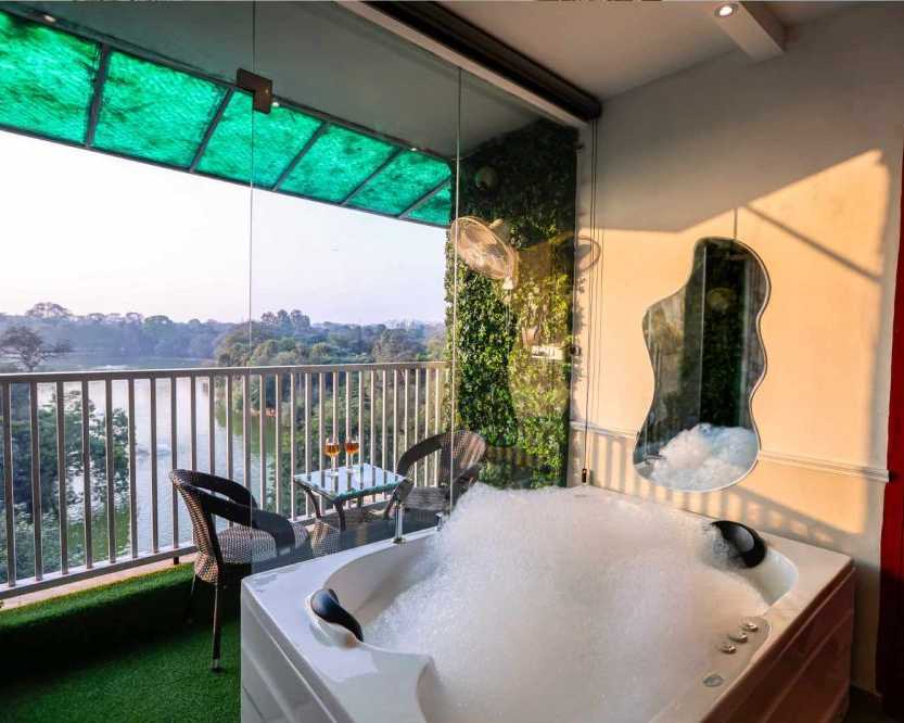 luxury-homestay-in-hauz-khas-for-a-relaxing-stay