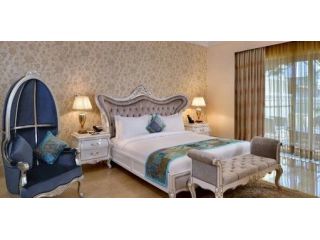 where-to-find-the-best-family-restaurants-near-jaipur-palace-small-1
