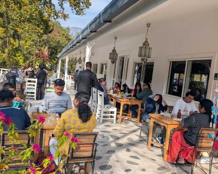 cafe-in-dehradun-with-rooftop-foresta-cafe
