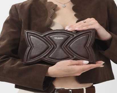 small-party-clutch-bag-for-elegant-evening-looks