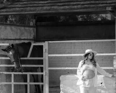 hire-maternity-photographers-in-delhi