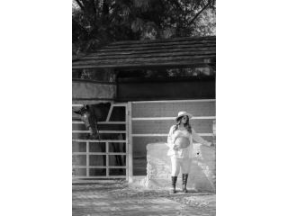 hire-maternity-photographers-in-delhi-small-0
