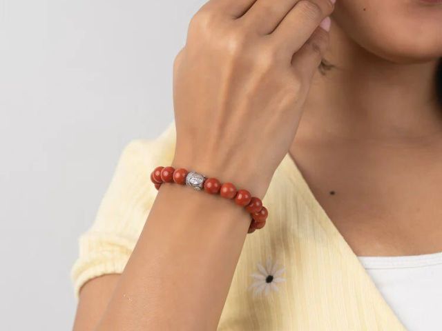 buy-red-jasper-bracelet-for-strength-positive-energy