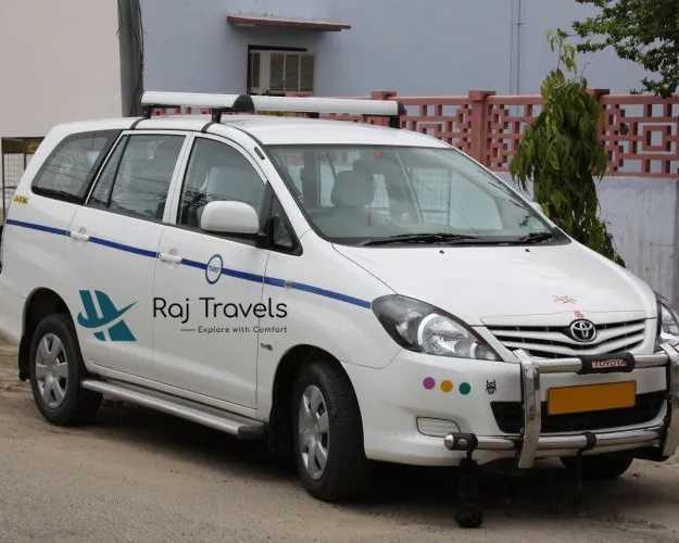 innova-car-rental-jaipur-for-local-and-outstation