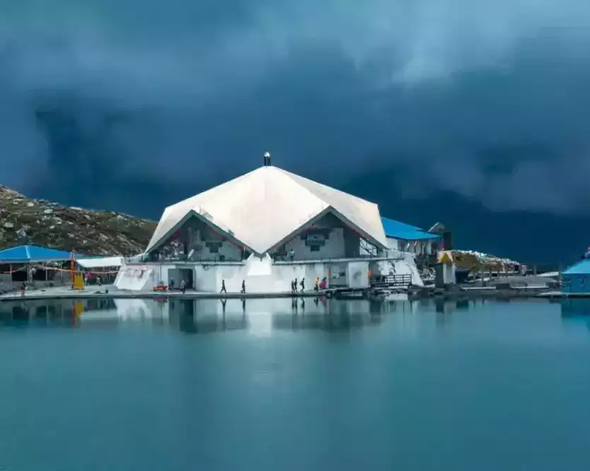 hemkund-sahib-a-sacred-journey-through-the-himalayas