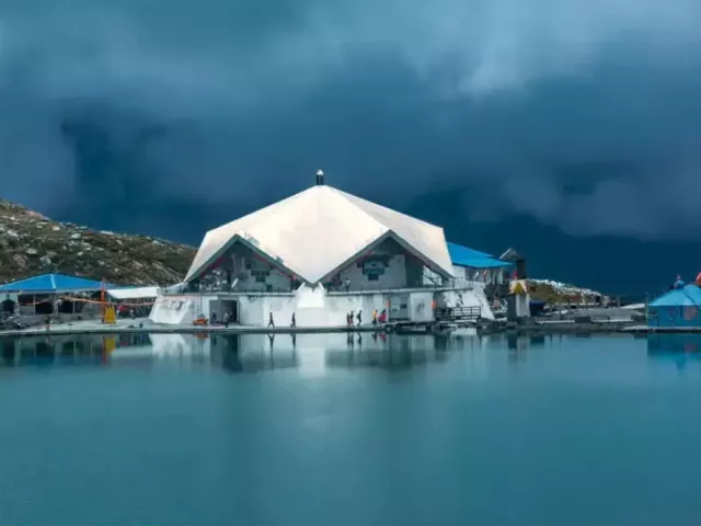 hemkund-sahib-a-sacred-journey-through-the-himalayas