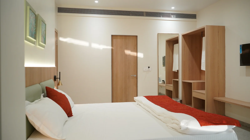 affordable-comfortable-hotel-rooms-in-dahod-bhavani-hotel-big-0