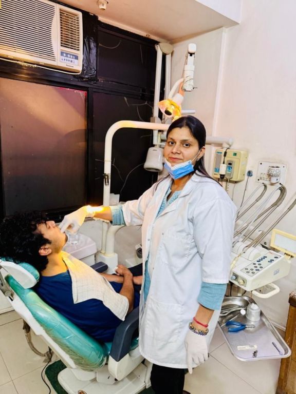 experienced-dentists-at-leading-dental-clinic-in-dwarka-sector-11-big-0