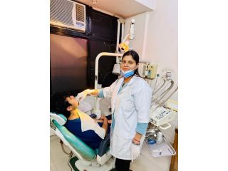 experienced-dentists-at-leading-dental-clinic-in-dwarka-sector-11-small-0