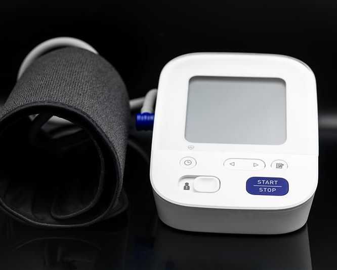 omron-bluetooth-blood-pressure-monitor-with-smart-tracking