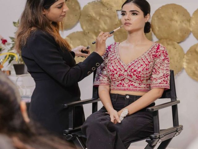best-makeup-academy-in-mumbai-for-growth