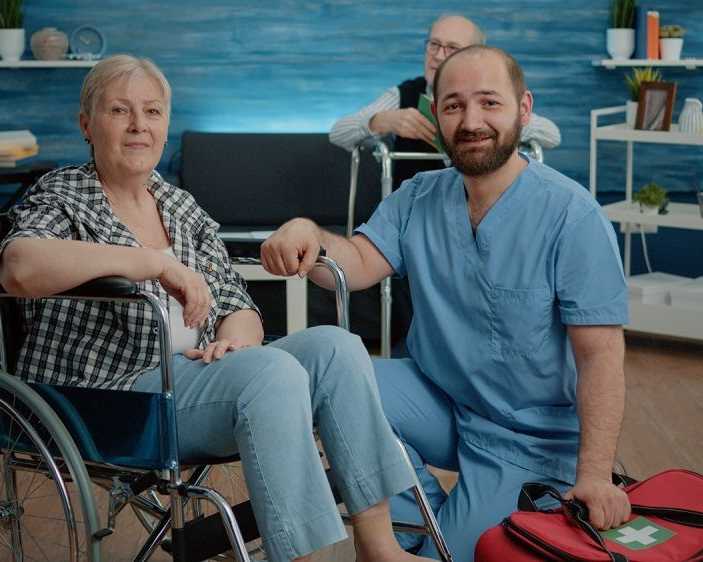 comfortable-reliable-commode-chair-for-adults-medi-aid-xpert