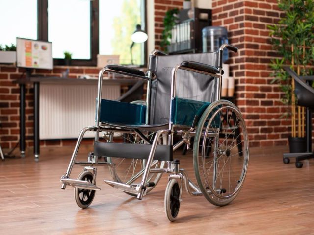 easy-mobility-shower-commode-wheelchair-medi-aid-xpert