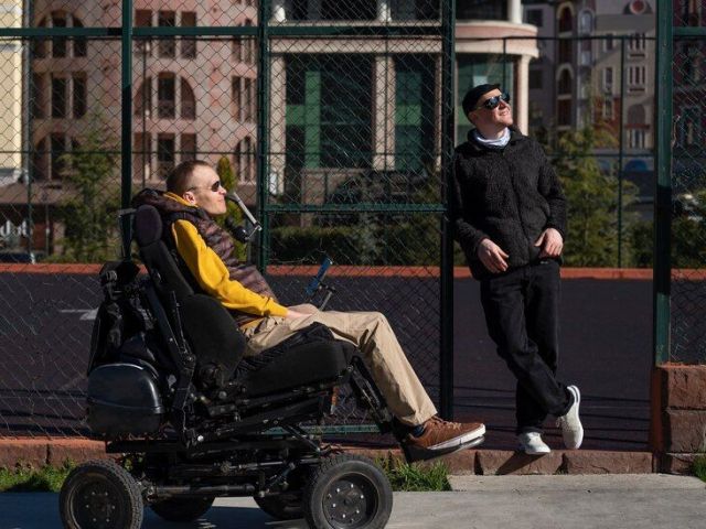premium-comfort-with-karma-aurora-5-wheelchair-medi-aid-xpert
