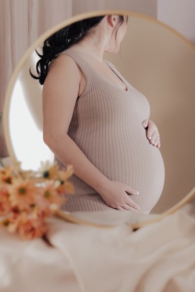 compare-maternity-photographers-in-noida-big-0