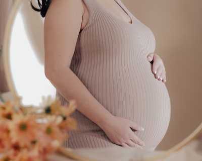 compare-maternity-photographers-in-noida