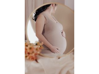 compare-maternity-photographers-in-noida-small-0