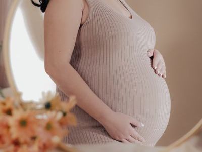 compare-maternity-photographers-in-noida