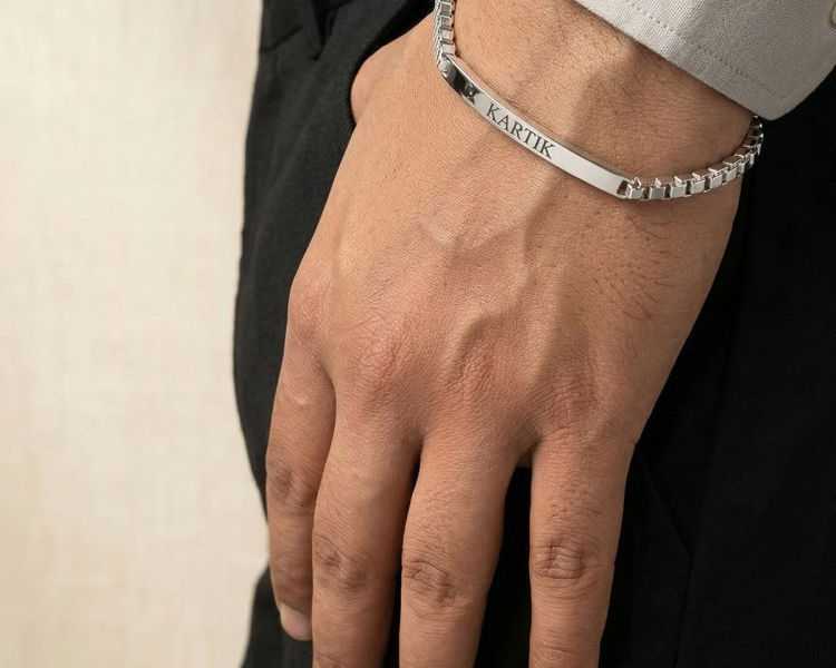silver-bracelet-for-men-with-timeless-style