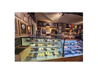 ama-cafe-breakfast-cafe-delhi-with-cozy-ambience-small-1