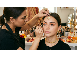best-makeup-artist-booking-platform-in-hyderabad-small-0